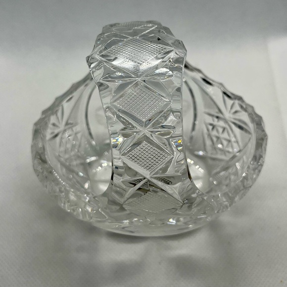 Small Crystal Rose Basket - Picture 2 of 8
